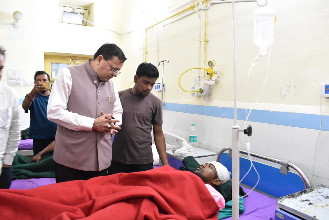 मायापुर टनल हादसा : सीएम धामी ने अस्पताल पहुंचकर घायल श्रमिकों का जाना हाल