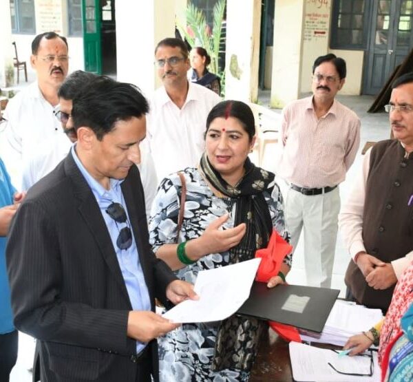 आयुक्त दीपक रावत ने किया SIR कार्यों का स्थलीय निरीक्षण