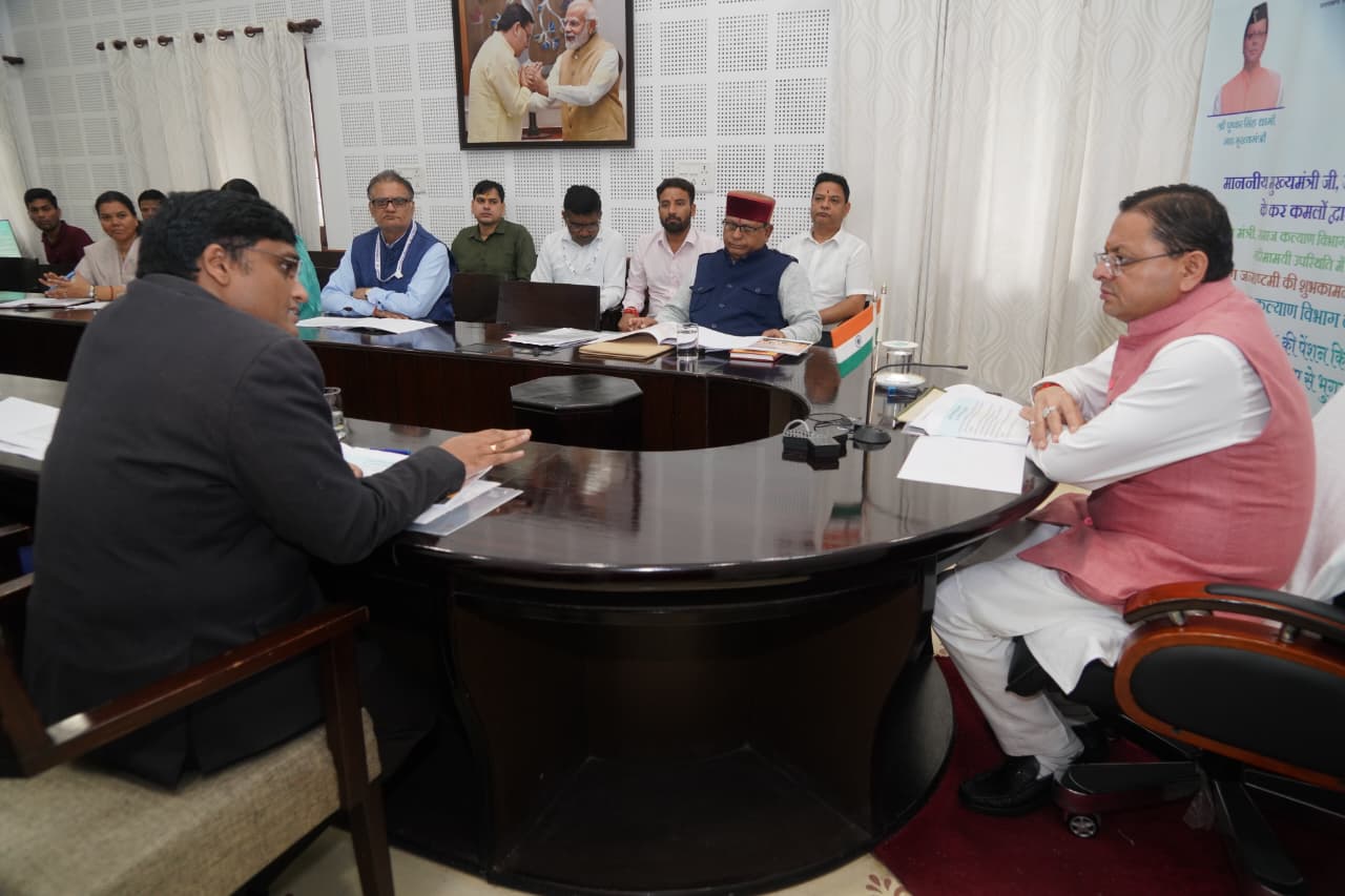 मुख्यमंत्री धामी ने वन-क्लिक के माध्यम से 9 लाख 91 हजार 914 लाभार्थियों को जारी की अगस्त माह की सामाजिक सुरक्षा पेंशन