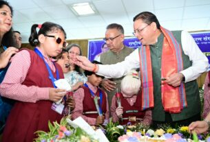 दिव्यांग बच्चों के बीच अपना जन्म दिवस मनाने पहुंचे मुख्यमंत्री पुष्कर सिंह धामी, बच्चों के साथ केक काटा, आत्मीयता से मिले और साझा की जन्म दिवस की खुशियां
