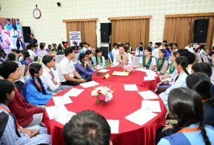 मुख्यमंत्री युवा विद्यार्थी मंथन कार्यक्रम में 140 चयनित छात्र-छात्राओं से मुख्यमंत्री धामी ने किया संवाद
