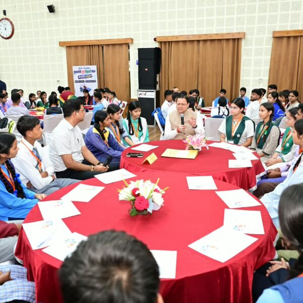 मुख्यमंत्री युवा विद्यार्थी मंथन कार्यक्रम में 140 चयनित छात्र-छात्राओं से मुख्यमंत्री धामी ने किया संवाद