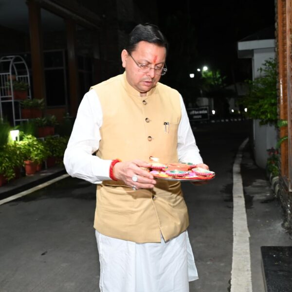 प्रधानमंत्री नरेंद्र मोदी के जन्मदिवस पर मुख्यमंत्री धामी ने जलाया ‘आशीर्वाद का दीया’