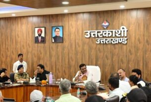 मुख्य सचिव ने कलेक्ट्रेट सभागार में की जिलास्तरीय समीक्षा बैठक, ‘योजना दीदी’ ई-पुस्तक का किया विमोचन