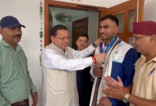 एशियन गेम्स में कांस्य पदक जीतने वाले बॉक्सर कपिल पोखरिया ने मुख्यमंत्री धामी से की भेंट