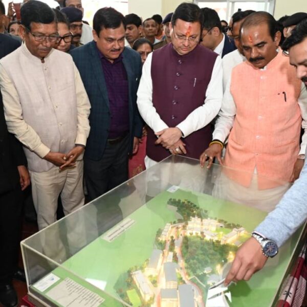 मुख्यमंत्री धामी ने किया पिथौरागढ़ मेडिकल कॉलेज का स्थलीय निरीक्षण