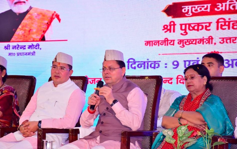 मुख्यमंत्री ने बाल वैज्ञानिकों से किया संवाद, उनकी जिज्ञासाओं के दिए उत्तर