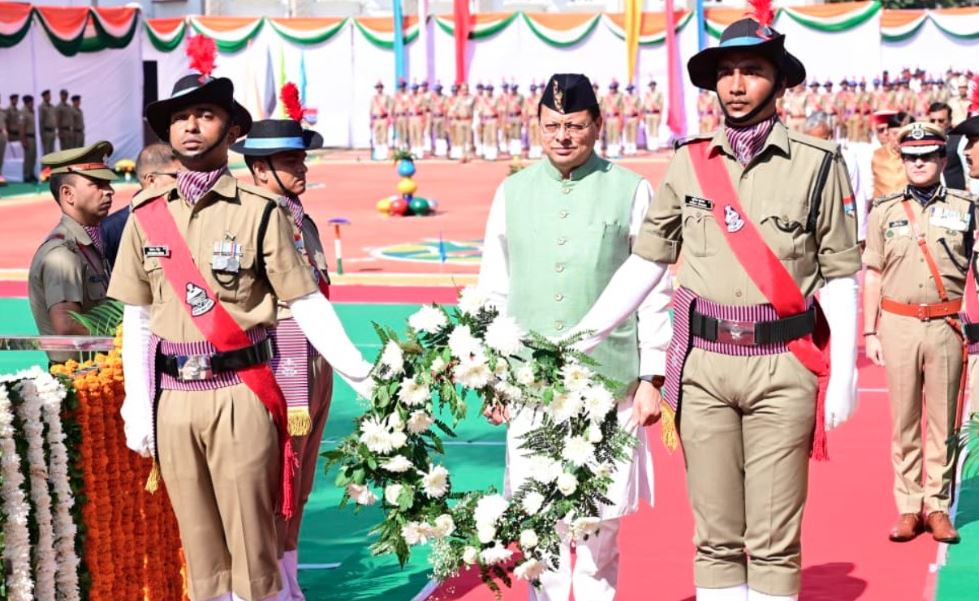मुख्यमंत्री ने पुलिस स्मृति दिवस पर शहीद जवानों को दी श्रद्धांजलि, परिजनों को किया सम्मानित