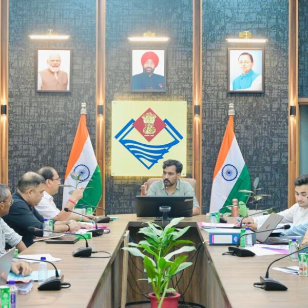 स्वास्थ्य सेवाओं में लापरवाही पर जिलाधिकारी सख्त : एएनएम निलंबित, मातृ एवं शिशु मृत्यु दर घटाने के लिए टास्क फोर्स के निर्देश
