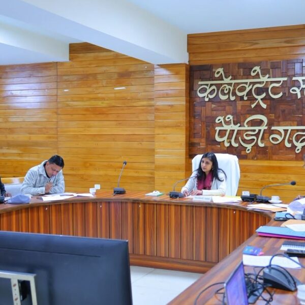 मतदेय स्थलों के युक्तिकरण पर जिलाधिकारी की अध्यक्षता में राजनीतिक दलों के पदाधिकारियों के साथ बैठक, 22 प्रस्तावों पर बनी सहमति