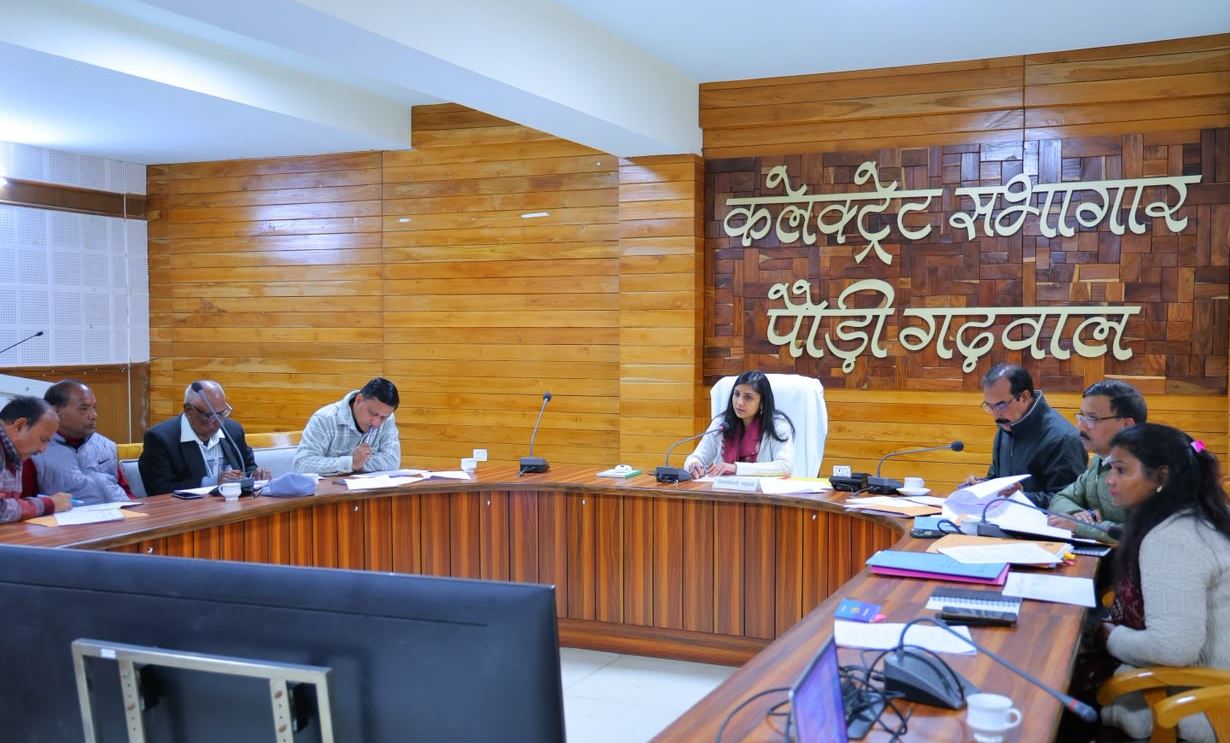 मतदेय स्थलों के युक्तिकरण पर जिलाधिकारी की अध्यक्षता में राजनीतिक दलों के पदाधिकारियों के साथ बैठक, 22 प्रस्तावों पर बनी सहमति
